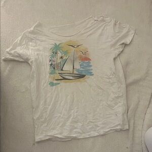 cream T-Shirt with beachy graphics with a cutted collar